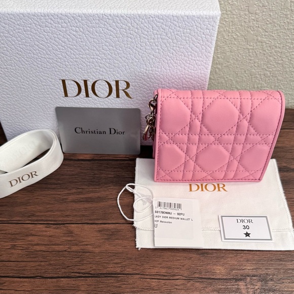 NEW DIOR Lady Dior Cannage Lambskin Leather Medium Compact Wallet in Pink - Picture 2 of 9